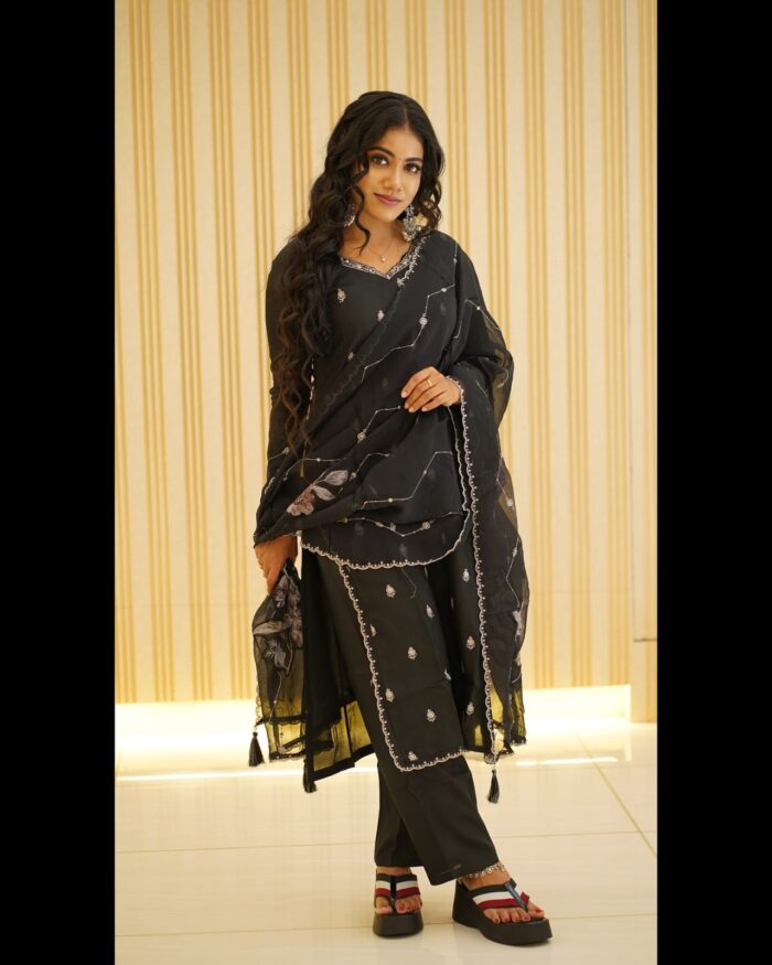 BLACK SHAHI KURTI
